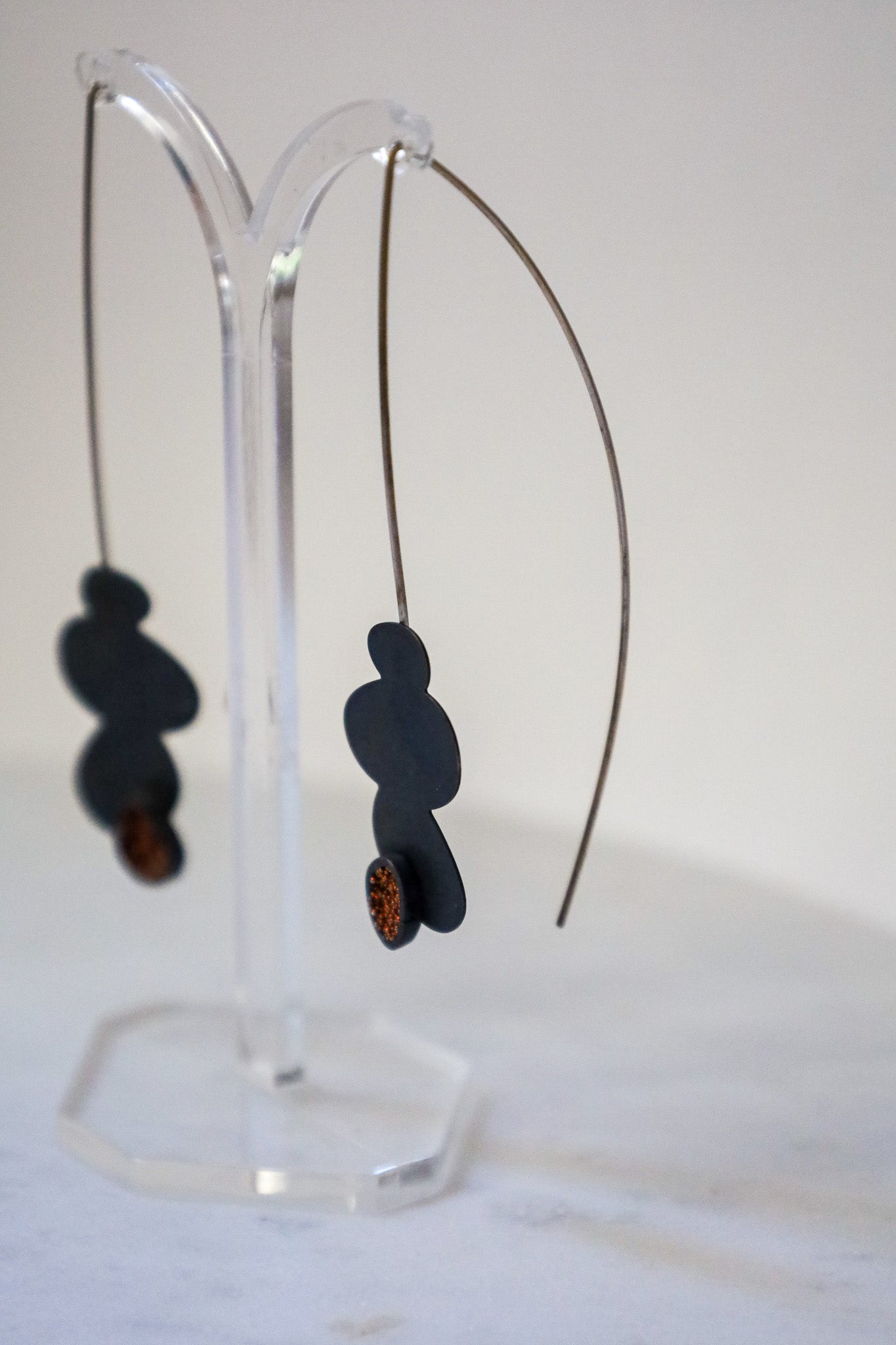 Schwarze Ohrringe in Silber