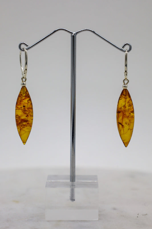 Hängende Ohrringe mit Bernstein