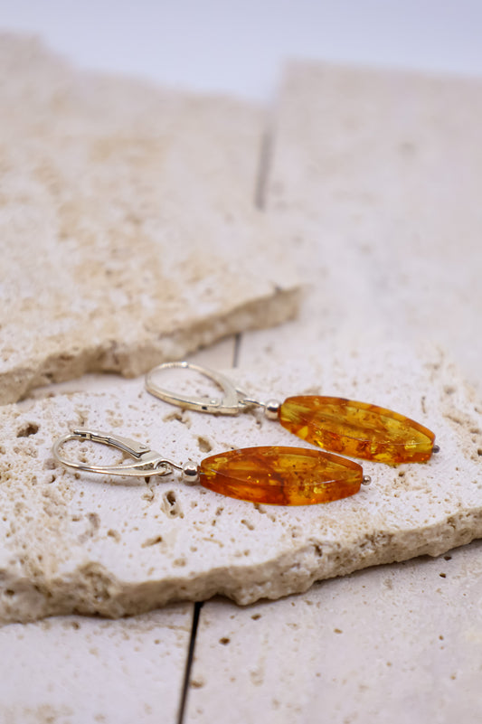 Bernstein Ohrringe hängend