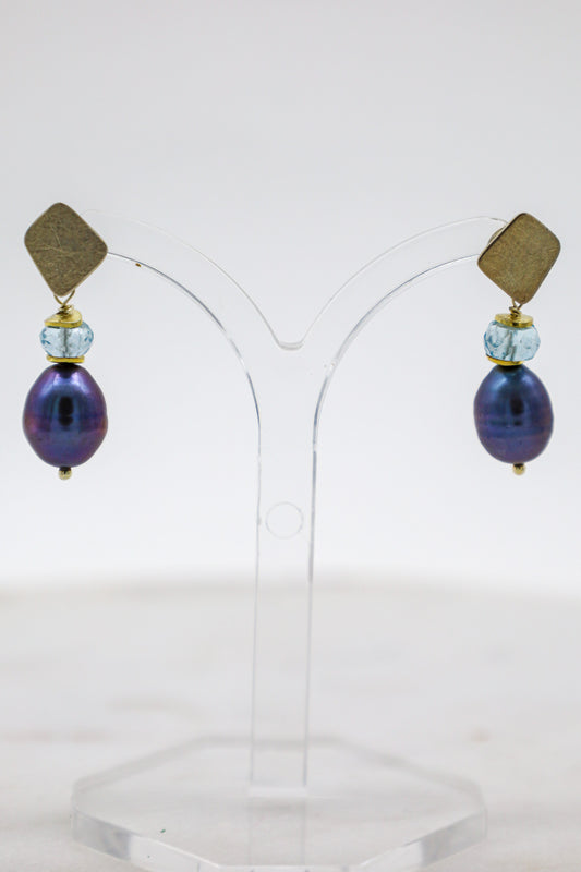 Handgefertigte Ohrringe in Hellblau und Blaugrau Farbe