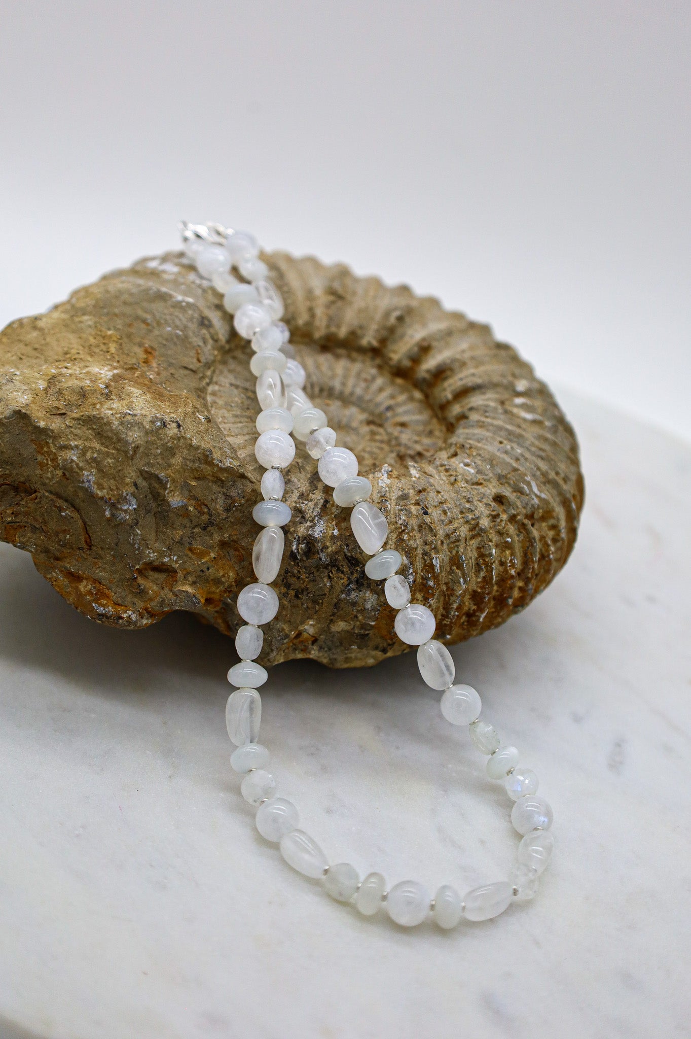 Elegante Kette aus Mondstein