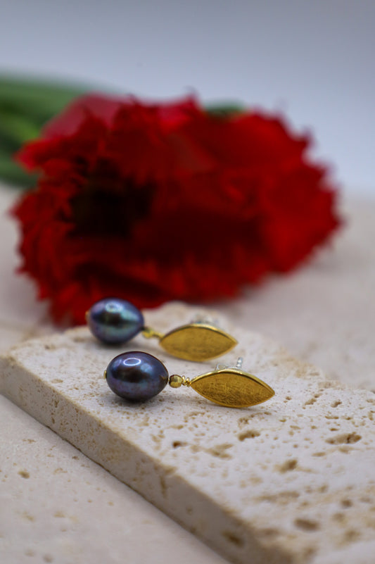 Schöne Perlenohrringe