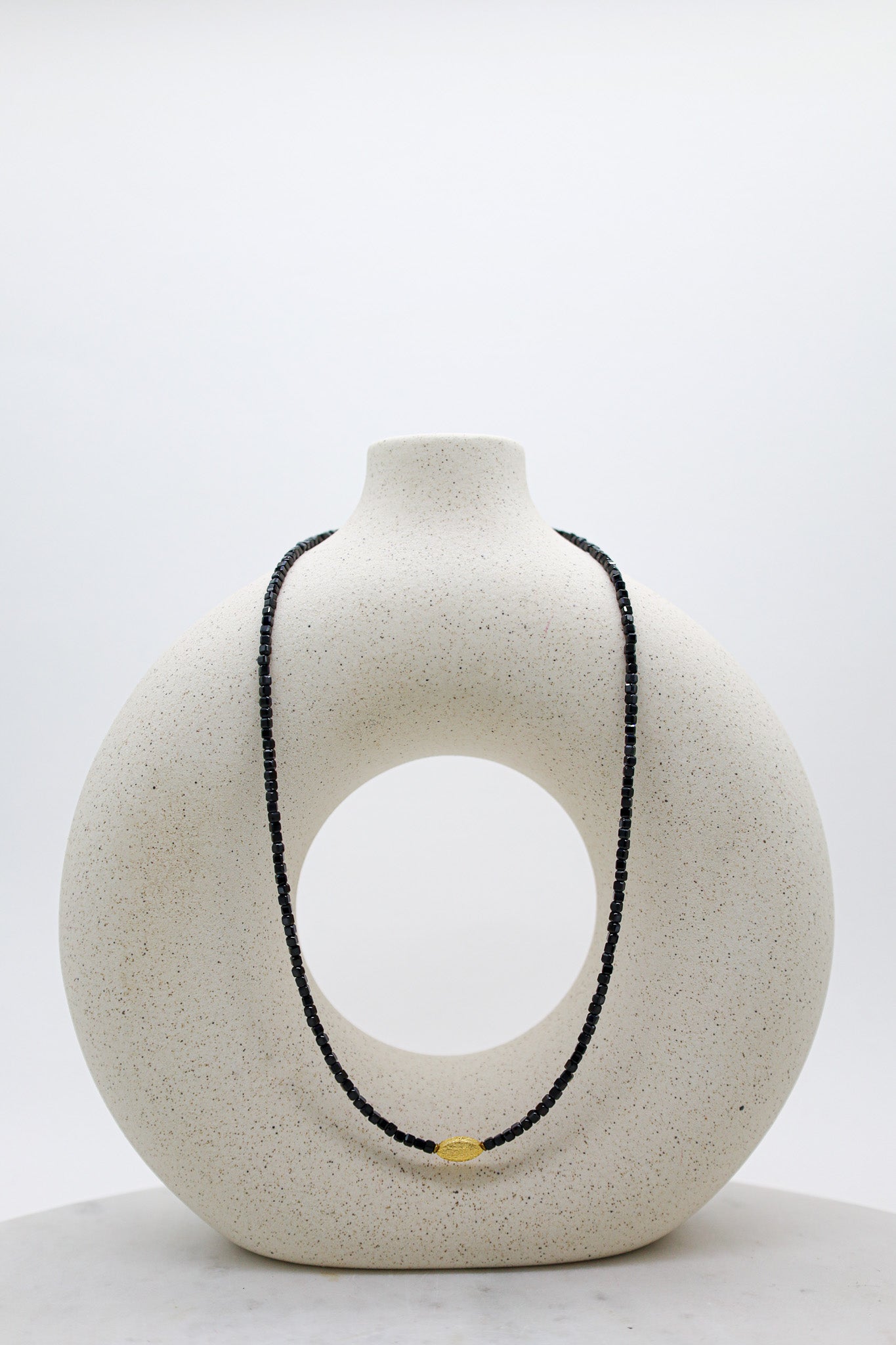 Schwarze Spinell Kette