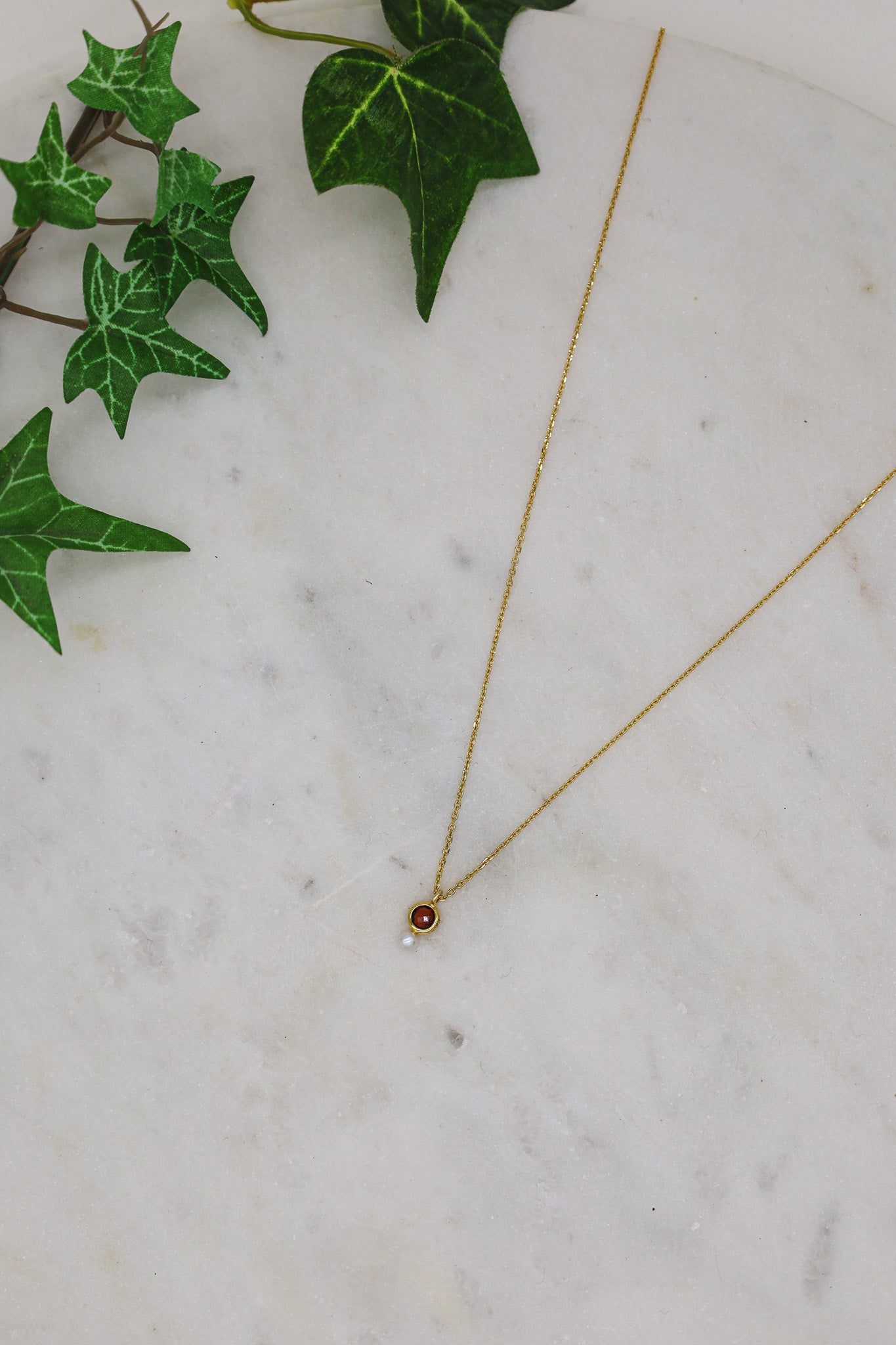 Goldene Kette mit Anhänger