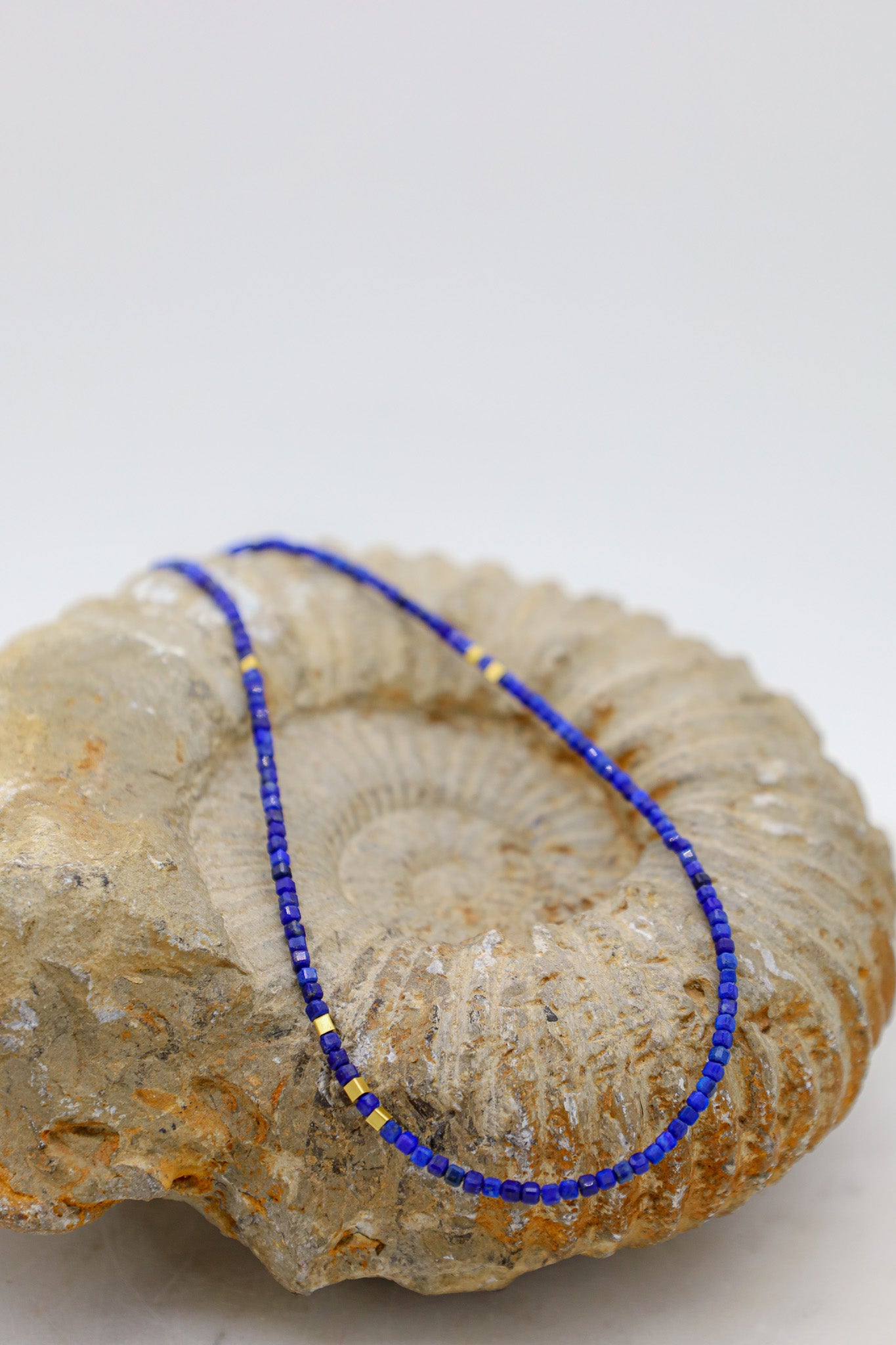 Edelsteinkette mit Lapislazuli