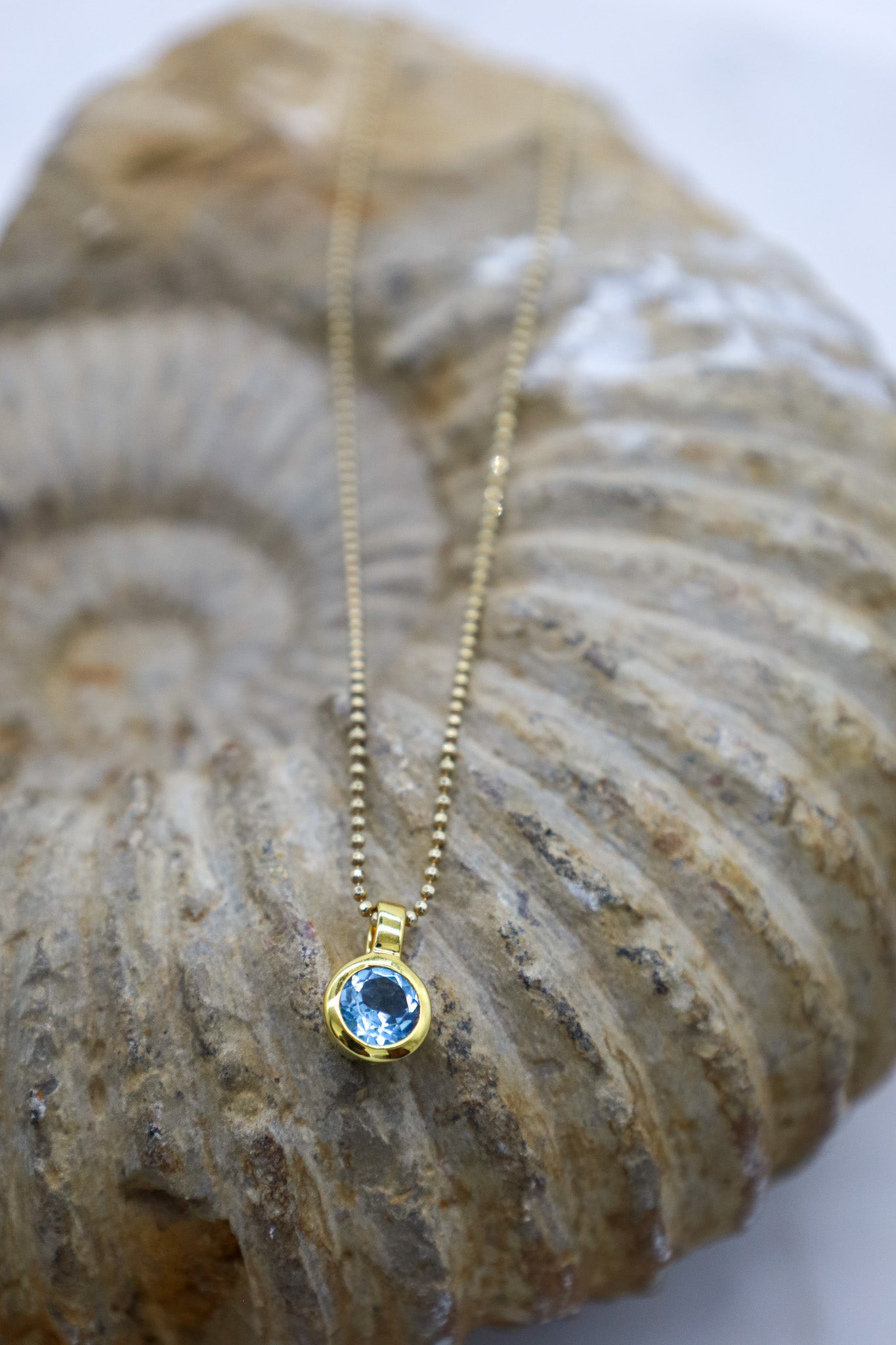 Goldene Kette mit Topas