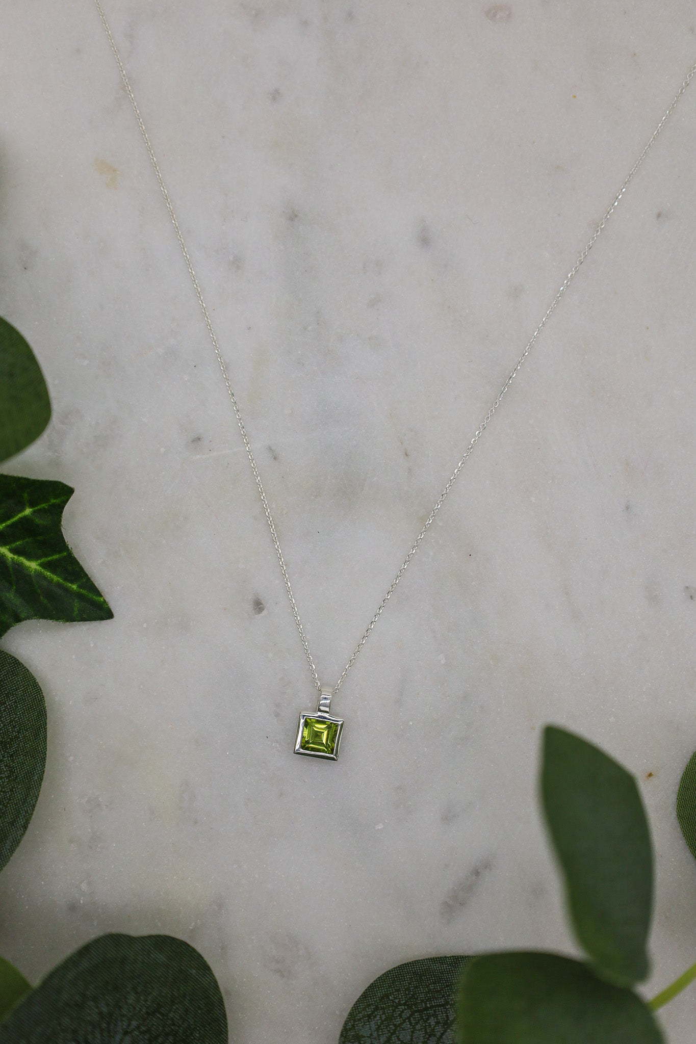 Silberkette mit Peridot Anhänger