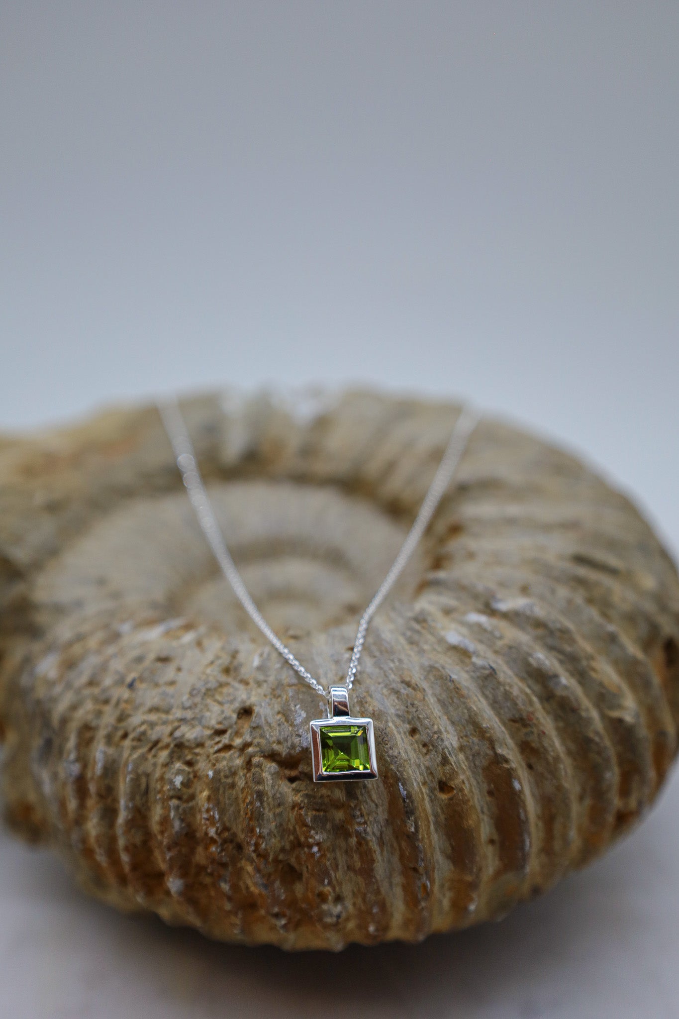 Silberne Kette mit Peridot