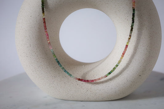 Nahaufnahme der Turmalin Edelsteinen