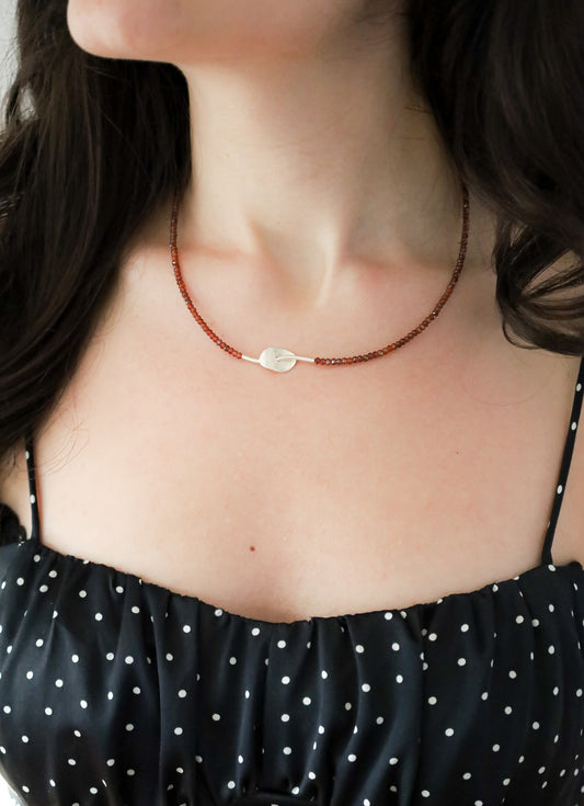Rote Halskette für Frauen