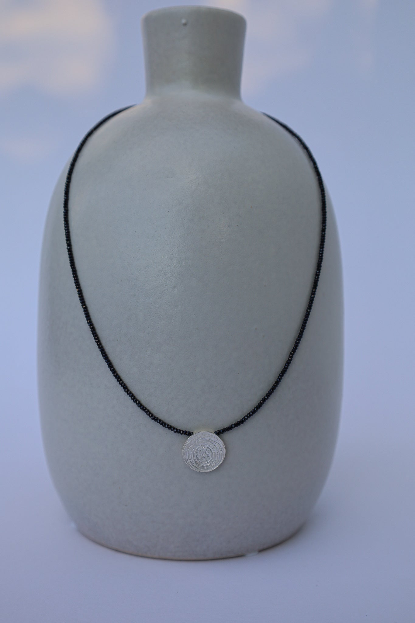 Elegante schwarze Kette für Damen