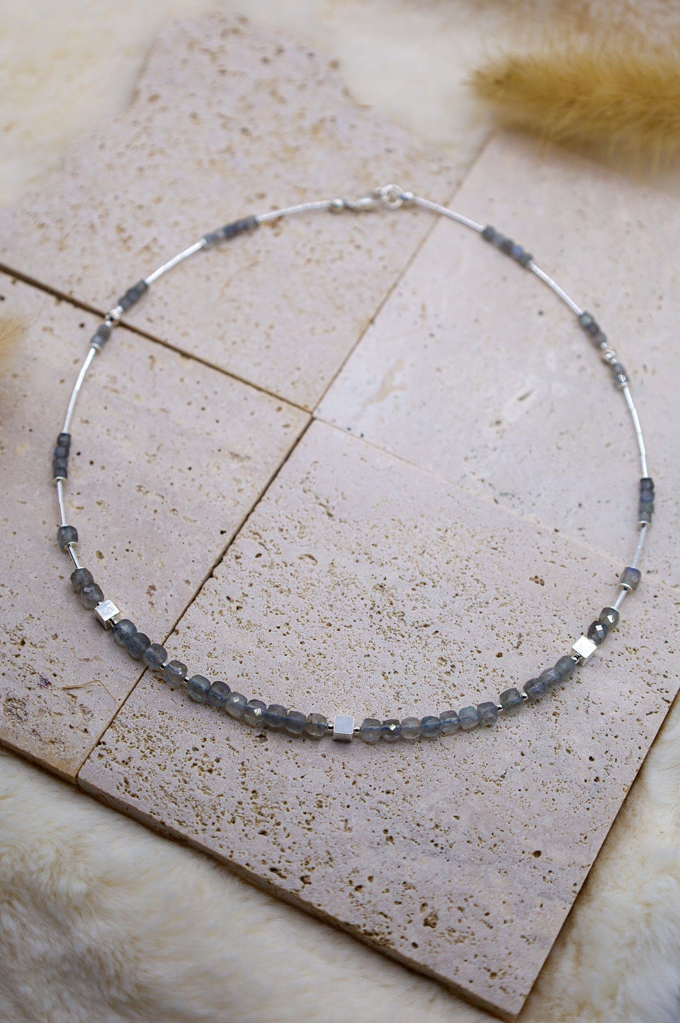 Edelsteinketten & Perlenketten