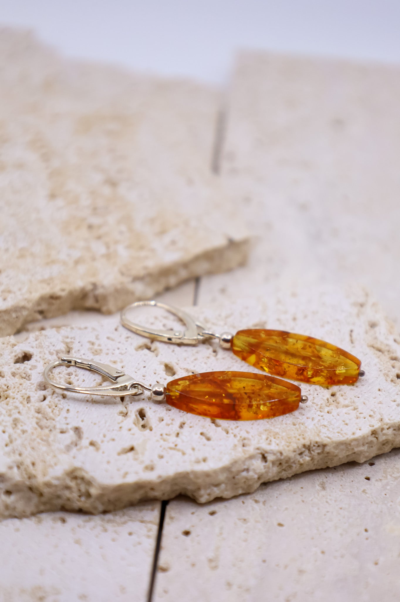 Bernstein Ohrringe hängend
