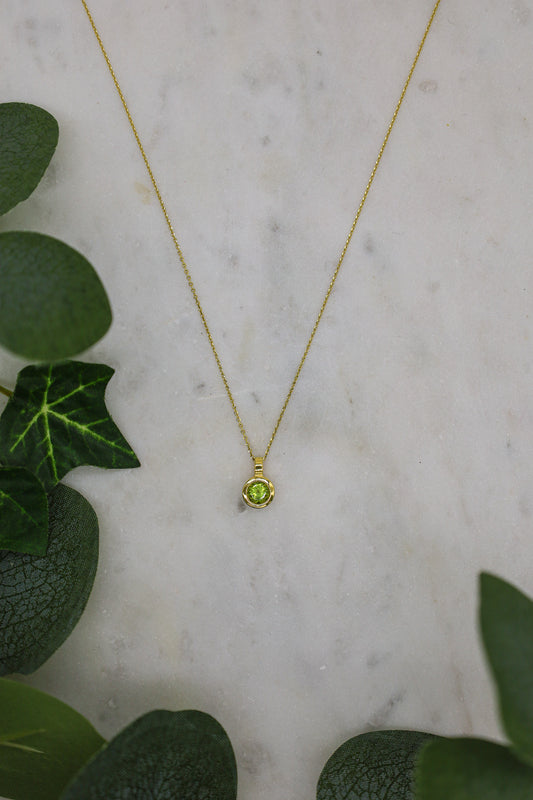 Goldene Kette mit Peridot