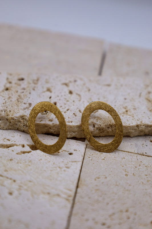 Goldene Ohrringe Frauen oval