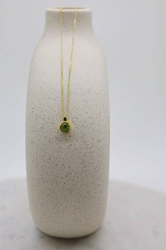 Goldene Kette mit Peridot