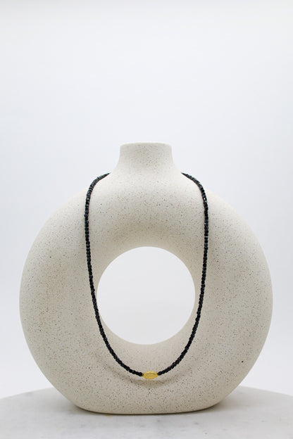 Schwarze Spinell Kette