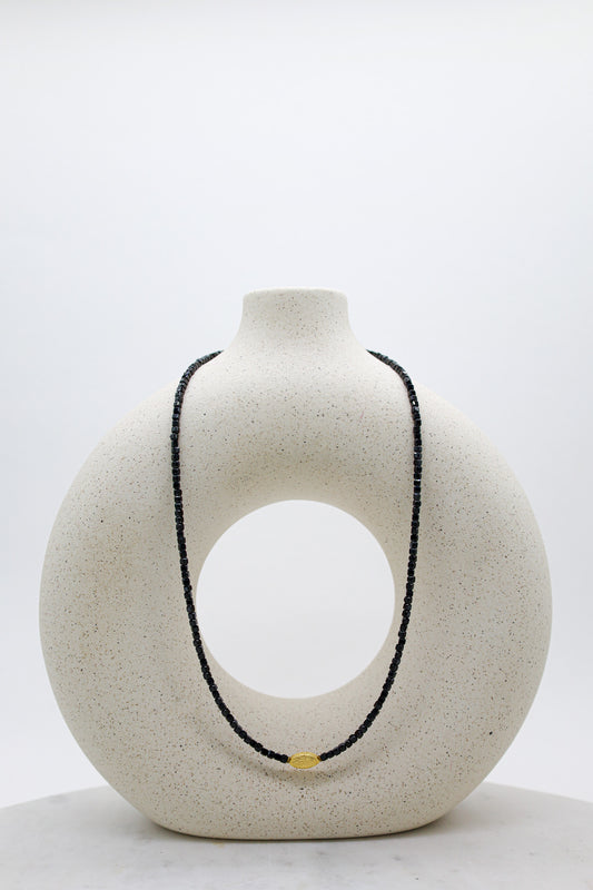 Schwarze Spinell Kette