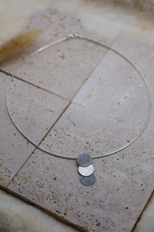 Silberne Kette mit Anhänger