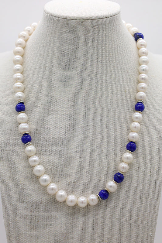 Perlenkette mit Lapis Steinen