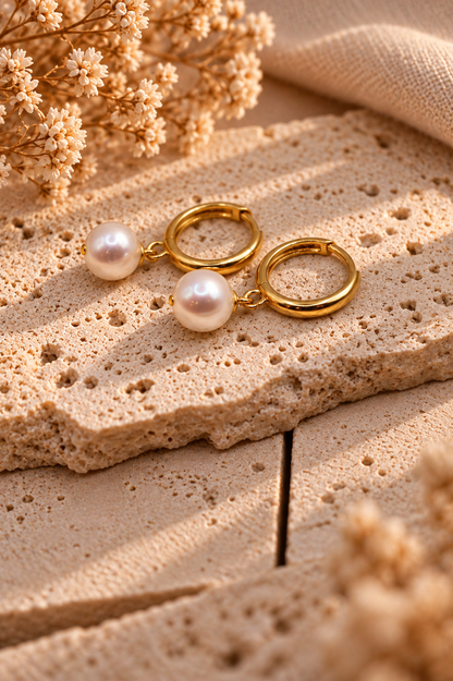 Goldene Ohrringe mit Creolen