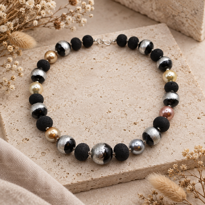 Schwarze Lava Kette mit Keramik und Muschelperlen